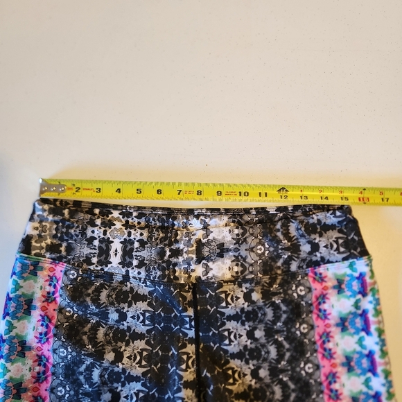 Prana Roxanne Capri Black Hydrobloom Yoga Leggings Size XL Mid-Rise Cropped Pant - Picture 10 of 11